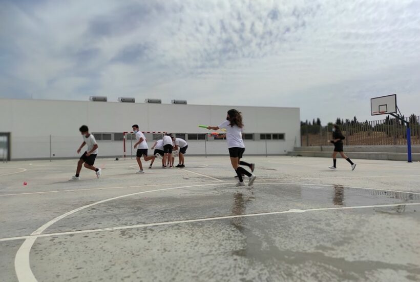 1 6 &bull; Alumnos del Colegio CEU San Pablo Sevilla participan en una “competición de agua”