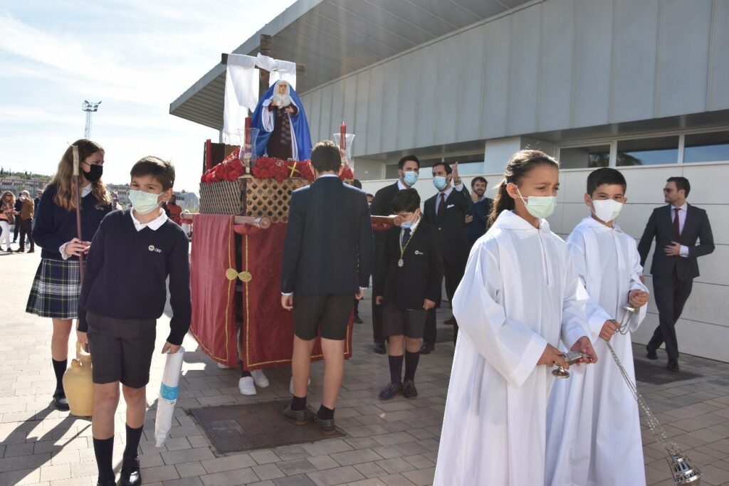 1 3 3 &bull; El Colegio CEU San Pablo Sevilla celebra su tradicional procesión en este Viernes de Dolores