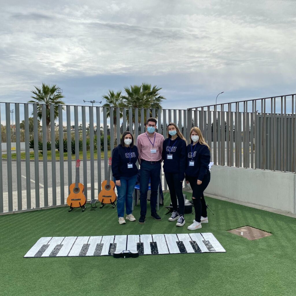1 32 &bull; El Colegio CEU San Pablo Sevilla celebra su Open Day con gran afluencia de familias