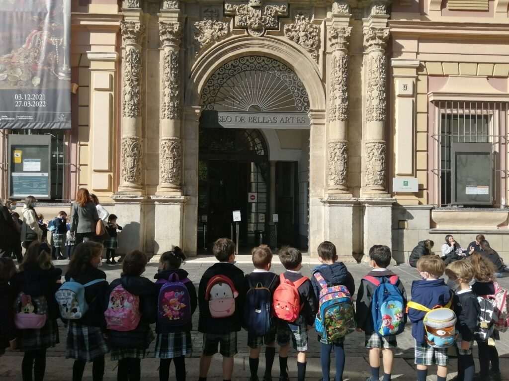 1 5 6 &bull; Alumnos del Colegio CEU San Pablo Sevilla participan en el proyecto ‘MentorArte’, iniciativa impulsada por Cardenal Spínola