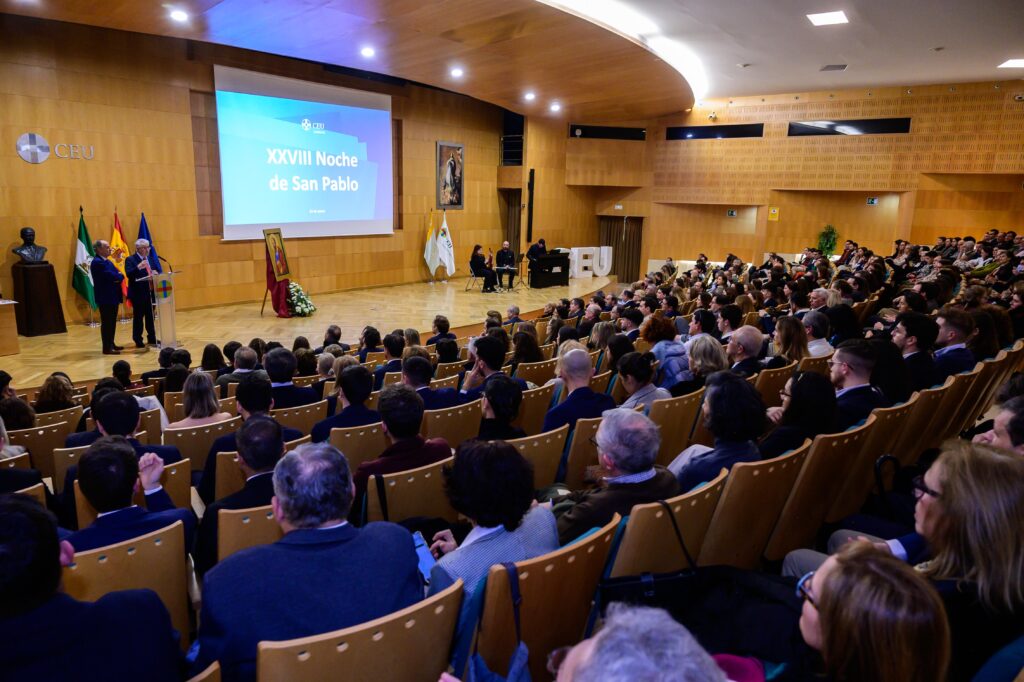 1 CEU XXVIII S.Pablo 724 112 &bull; Premios al compromiso, la dedicación y la excelencia en la XXVIII Noche de San Pablo