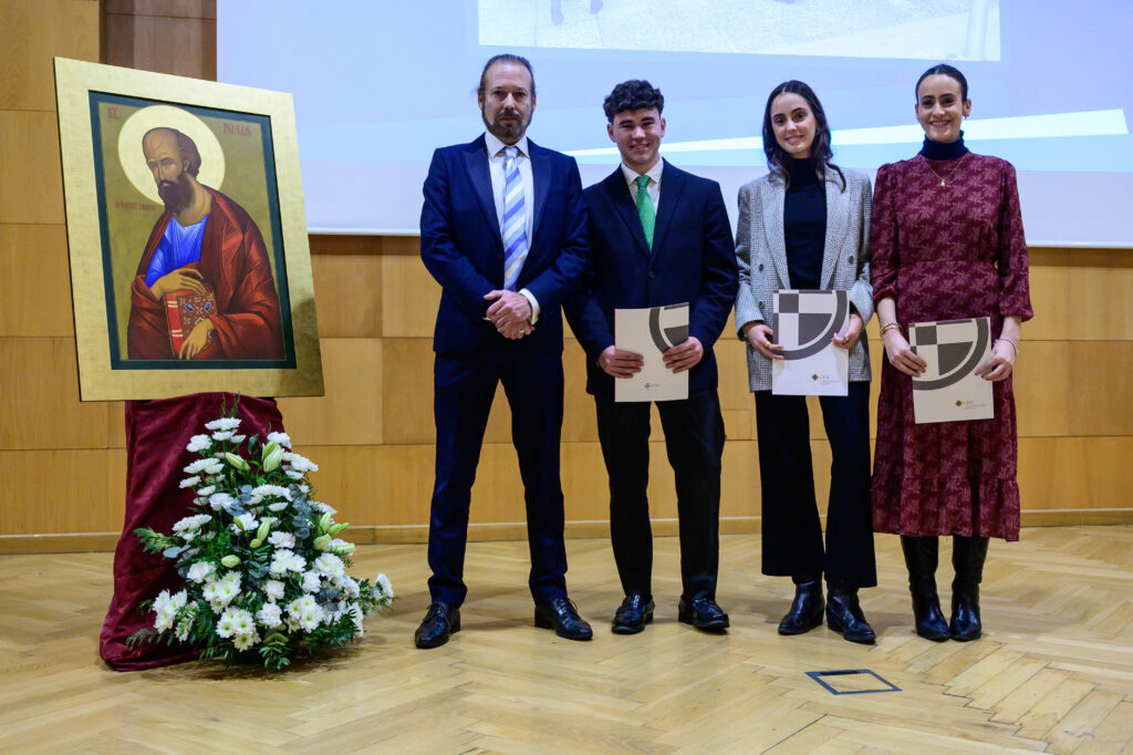 1 CEU XXVIII S.Pablo 955 1 &bull; Premios al compromiso, la dedicación y la excelencia en la XXVIII Noche de San Pablo