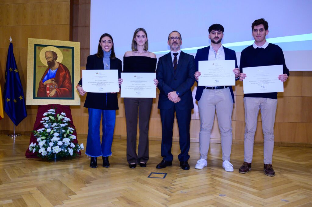 1 CEU XXVIII S.Pablo 983 1 2 &bull; Premios al compromiso, la dedicación y la excelencia en la XXVIII Noche de San Pablo