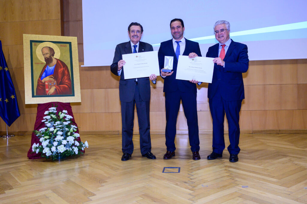 1 CEU XXVIII S.Pablo 996 1 &bull; Premios al compromiso, la dedicación y la excelencia en la XXVIII Noche de San Pablo