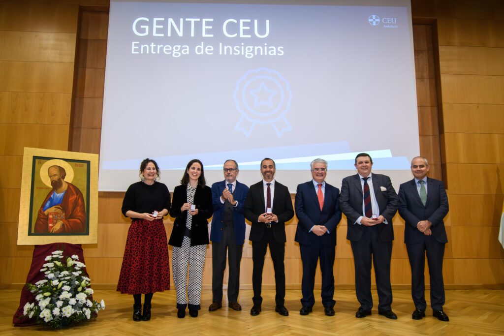 1 CEU XXVIII S.Pablo 1 25 Mejorado NR 2 &bull; Premios al compromiso, la dedicación y la excelencia en la XXVIII Noche de San Pablo