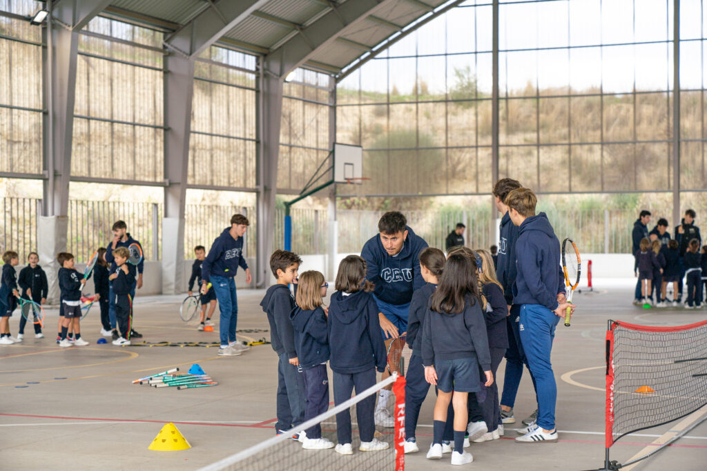 1 DSC9938 &bull; Clinic de tenis en el Campus CEU: una experiencia de aprendizaje entre el CEU FP Sevilla y el Colegio CEU San Pablo Sevilla