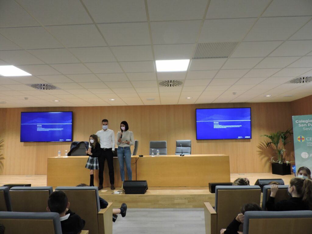 1 DSCN5572 &bull; La World Space Week, en el Colegio CEU San Pablo Sevilla