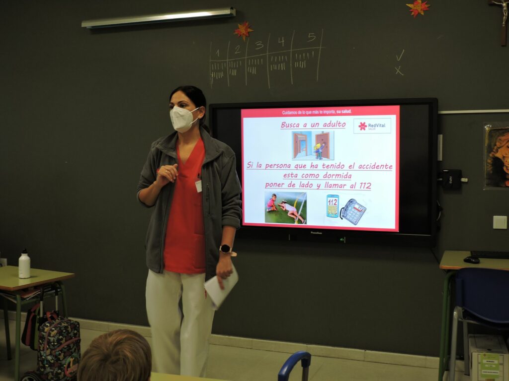 1 DSCN5705 &bull; Alumnos de Educación Primaria del Colegio CEU San Pablo Sevilla participaron en el taller ‘Prevención de accidentes’ de primeros auxilios