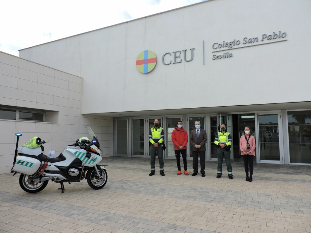 1 DSCN5950 &bull; Alumnos del Colegio CEU San Pablo Sevilla participan en una actividad de concienciación sobre seguridad vial