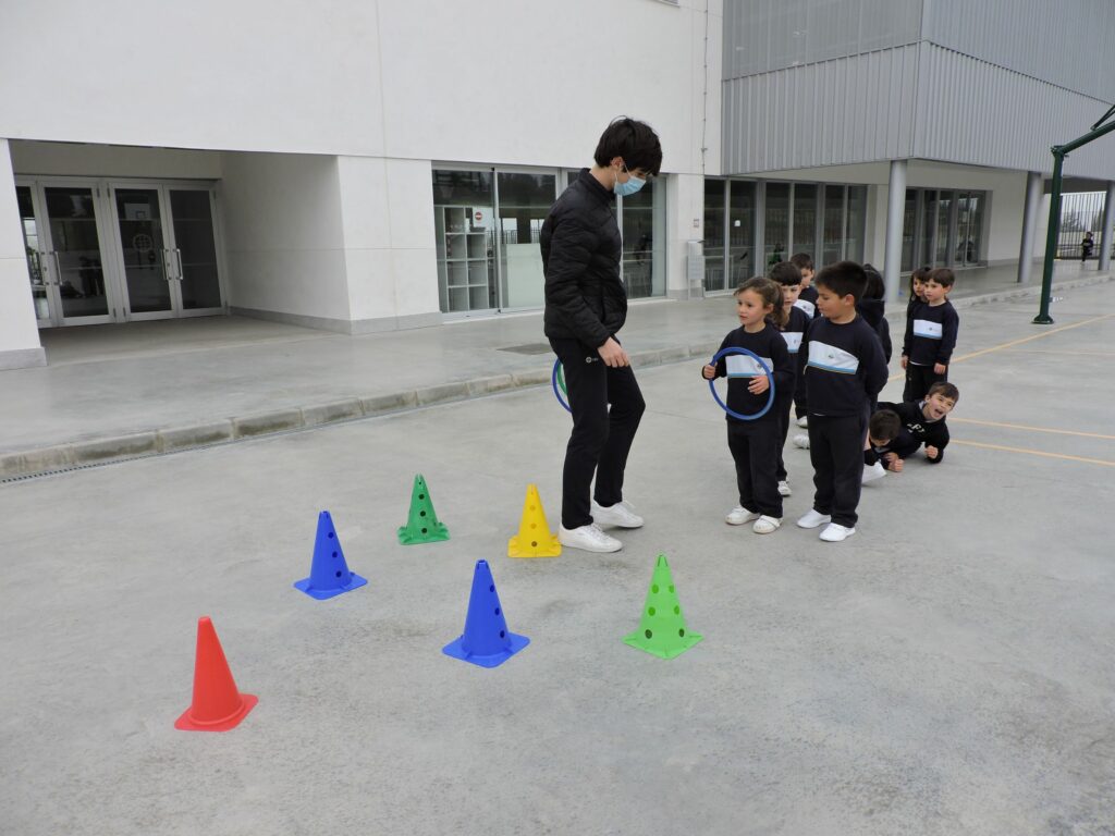 1 DSCN7182 &bull; Alumnos del Colegio CEU San Pablo Sevilla participan en una dinámica de Physical Education