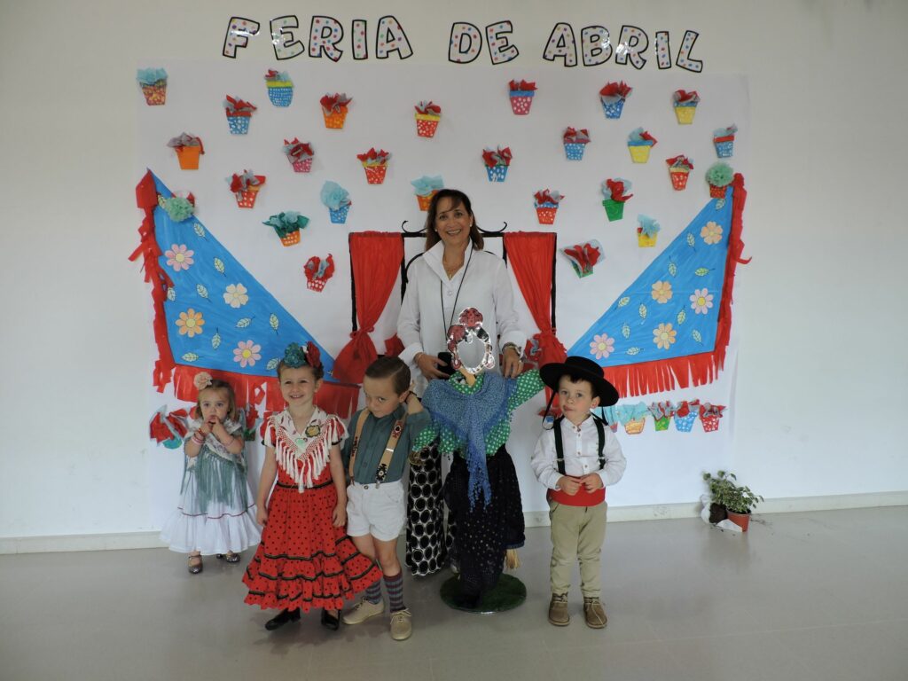 1 DSCN7884 1 &bull; Los alumnos del Colegio CEU San Pablo Sevilla recrean la Feria de Abril