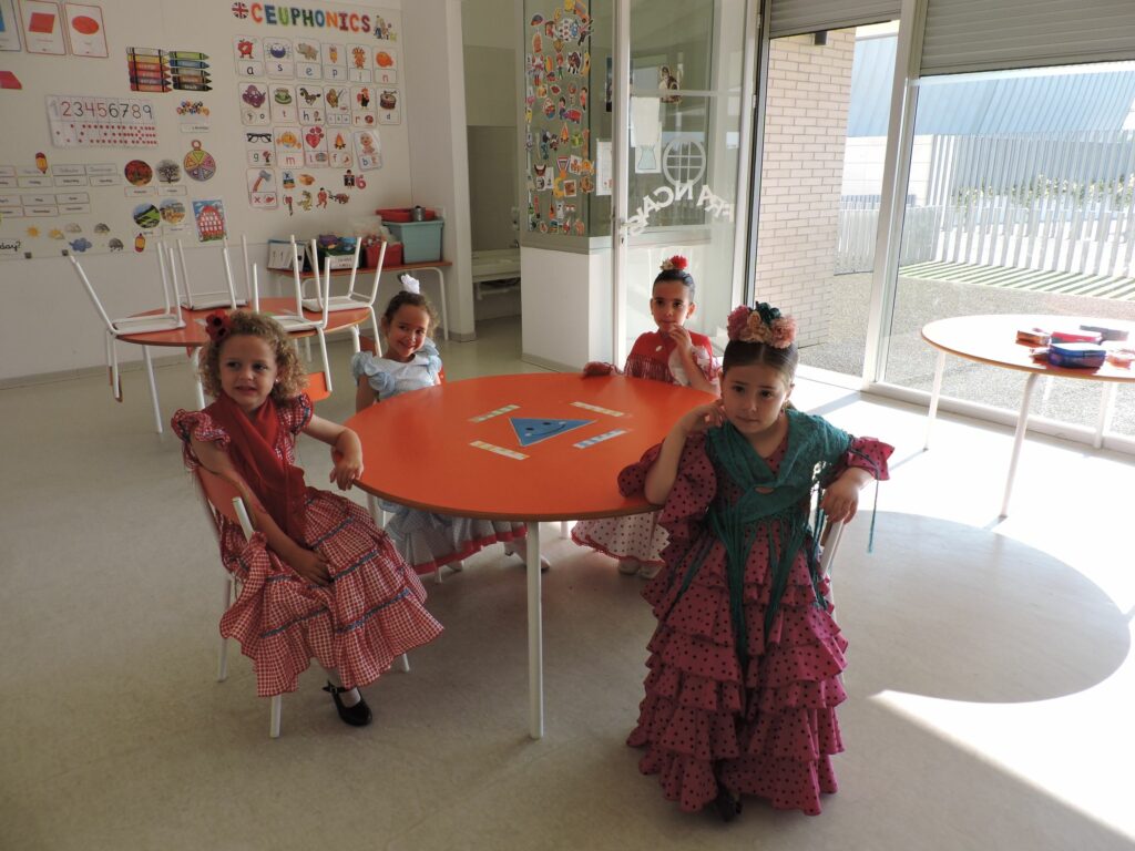 1 DSCN7887 &bull; Los alumnos del Colegio CEU San Pablo Sevilla recrean la Feria de Abril