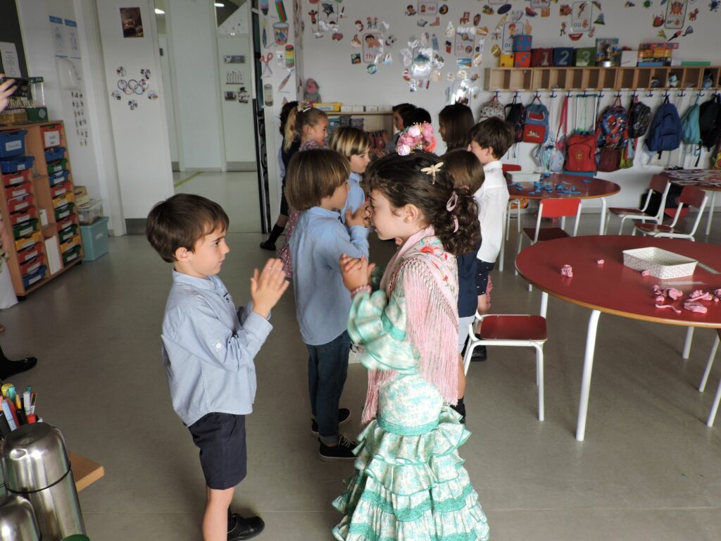 1 DSCN7900 &bull; Los alumnos del Colegio CEU San Pablo Sevilla recrean la Feria de Abril