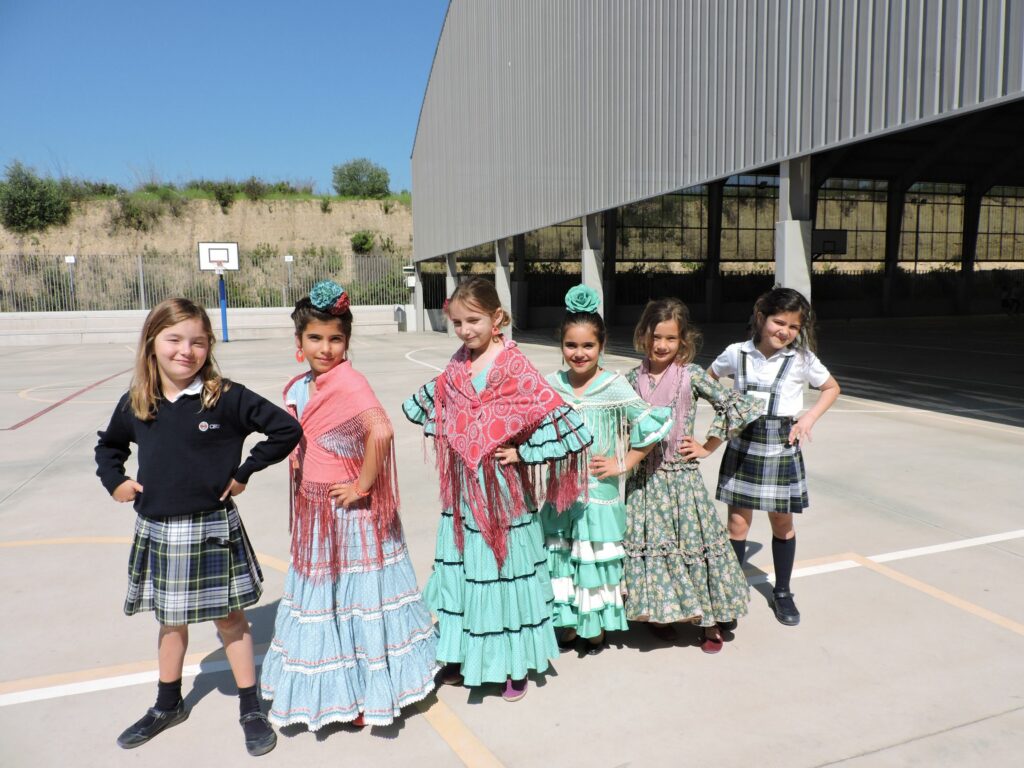 1 DSCN7926 &bull; Los alumnos del Colegio CEU San Pablo Sevilla recrean la Feria de Abril
