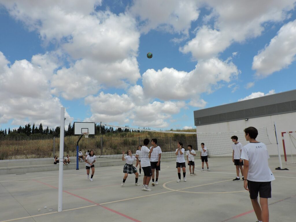 1 DSCN8568 &bull; El Colegio CEU San Pablo Sevilla celebró una jornada de convivencia y deporte