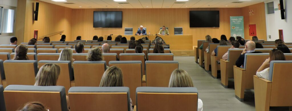 1 DSCN9134 &bull; Primera sesión del Aula de Familia en el Colegio CEU San Pablo Sevilla