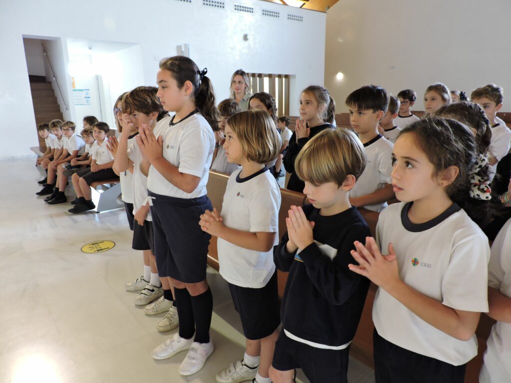 1 DSCN9180 &bull; Alumnos del Colegio CEU San Pablo Sevilla participan en el ‘Rito de Paso’, a una nueva etapa de Catequesis