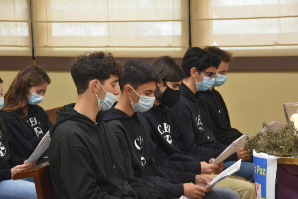 1 DSC 0327 &bull; Los alumnos de Bachillerato del Colegio CEU San Pablo Sevilla participan en un retiro de Cuaresma