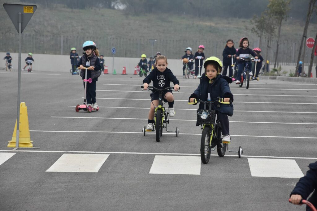 1 DSC 0370 1 &bull; Alumnos del Colegio CEU San Pablo Sevilla participan en un circuito de Seguridad Vial
