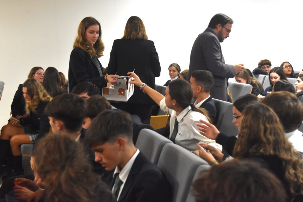 1 DSC 0715 &bull; El Colegio CEU San Pablo Sevilla recibe a María San Gil en el ciclo de conferencias sobre el terrorismo de ETA