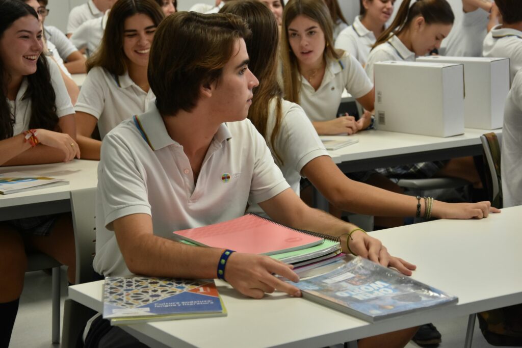 1 DSC 0755 &bull; Los alumnos de ESO y Bachillerato del Colegio CEU San Pablo Sevilla comienzan el nuevo curso