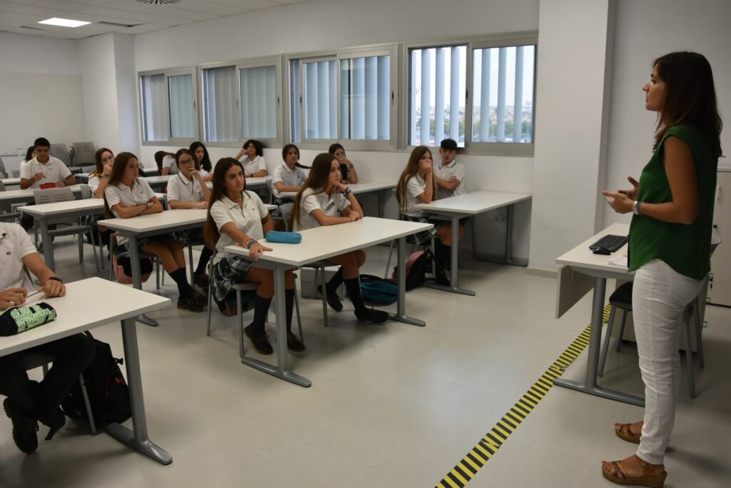 1 DSC 0777 &bull; Los alumnos de ESO y Bachillerato del Colegio CEU San Pablo Sevilla comienzan el nuevo curso