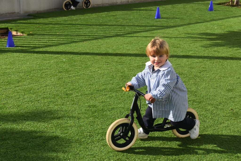 1 DSC 0797 &bull; Los alumnos de Infantil y Primaria del Colegio CEU San Pablo Sevilla aprenden sobre seguridad vial