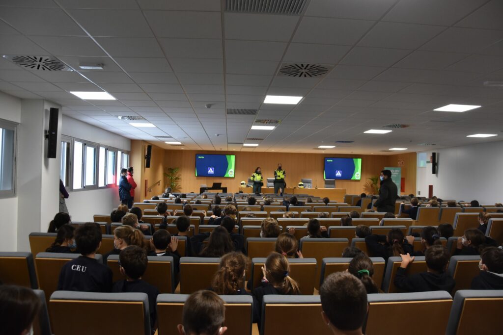 1 DSC 0820 &bull; Alumnos del Colegio CEU San Pablo Sevilla participan en una actividad de concienciación sobre seguridad vial