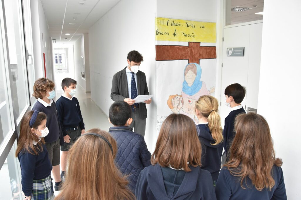 1 DSC 1017 1 &bull; Vía Crucis en el Colegio CEU San Pablo Sevilla