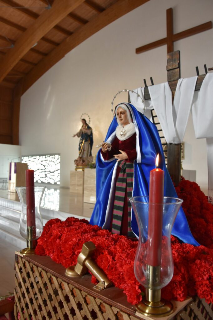 1 DSC 1178 1 &bull; Los alumnos del Colegio CEU San Pablo Sevilla participan, este Viernes de Dolores, en su tradicional procesión