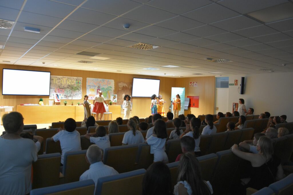 1 DSC 1804 &bull; La Compañía de Teatro del Colegio CEU San Pablo Sevilla representó la obra Encanto