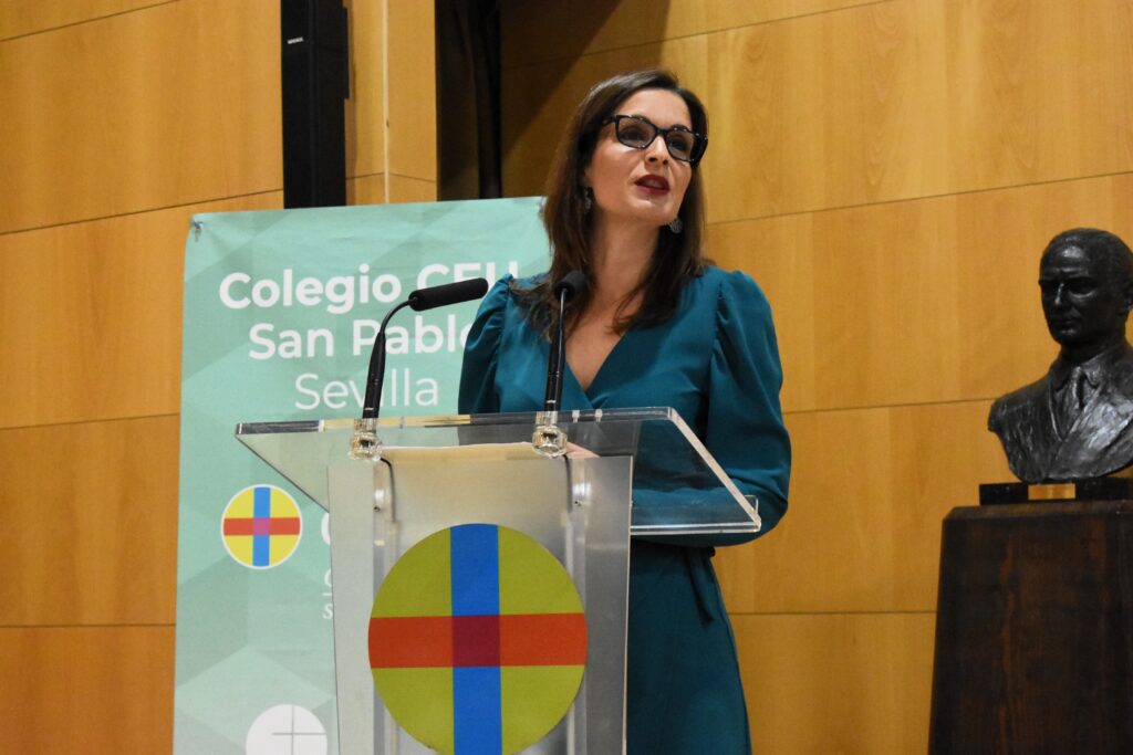 1 DSC 1970 &bull; “Elegid una universidad que, además de mantener elevado nivel académico, enfatice su papel como transmisora de virtudes y valores”