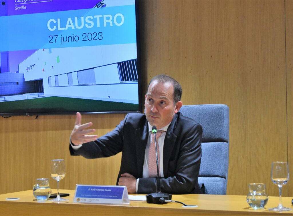 1 DSC 2572 &bull; Claustro de final de curso del Colegio CEU San Pablo Sevilla