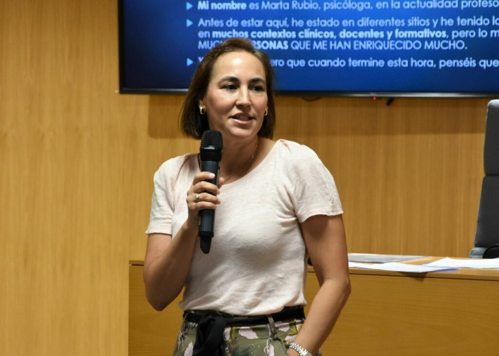 1 DSC 2619 &bull; Alumnos del Colegio CEU San Pablo Sevilla asisten a una sesión sobre inteligencia emocional