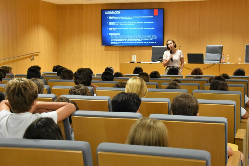 1 DSC 2623 &bull; Alumnos del Colegio CEU San Pablo Sevilla asisten a una sesión sobre inteligencia emocional