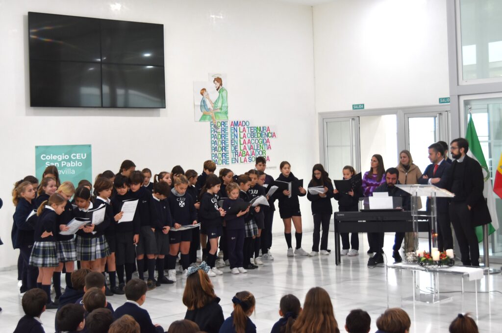 1 DSC 3211 &bull; La comunidad educativa de CEU Andalucía se reúne en torno al Belén