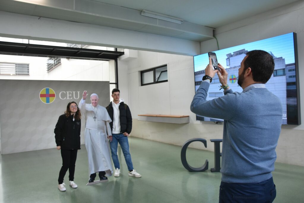 1 DSC 3527 &bull; CEU Andalucía conmemora el 10º aniversario de la elección del Papa Francisco