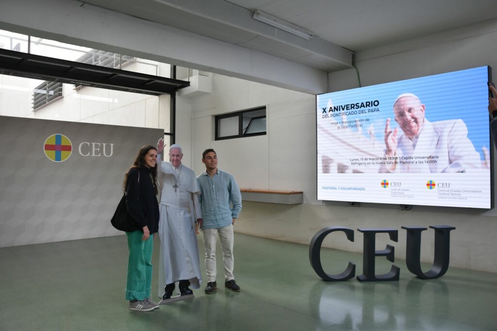 1 DSC 3536 &bull; CEU Andalucía conmemora el 10º aniversario de la elección del Papa Francisco
