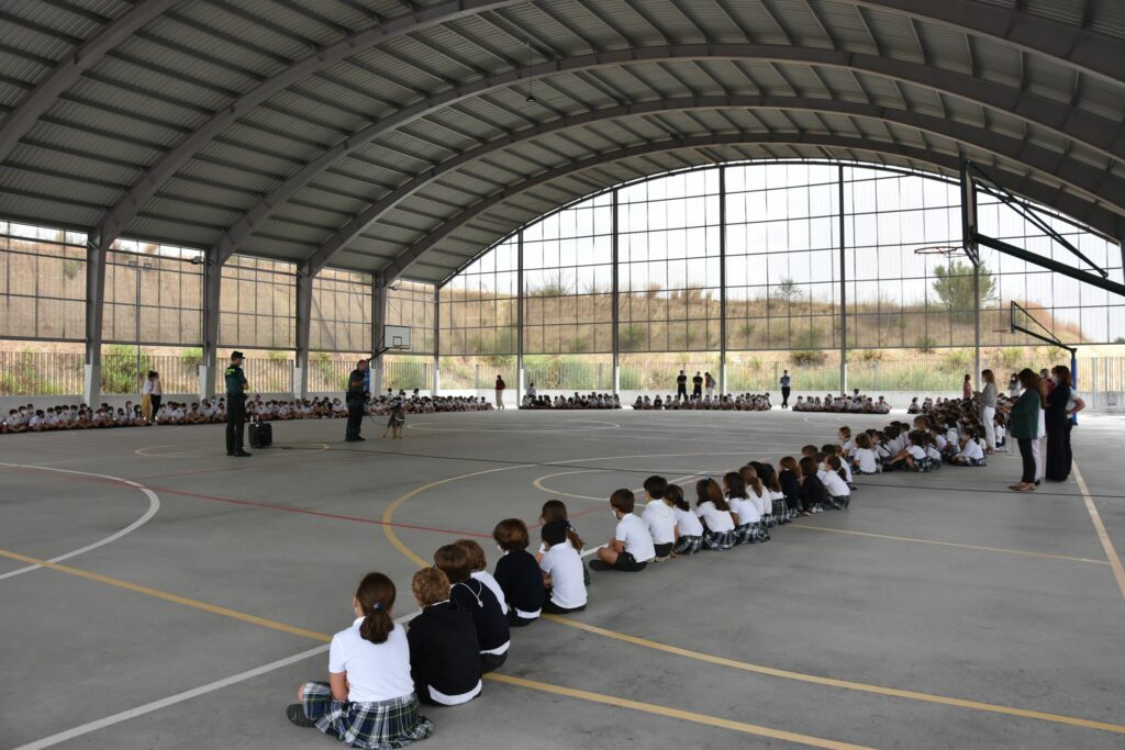 1 DSC 3537 &bull; La Guardia Civil visita el Colegio CEU San Pablo Sevilla