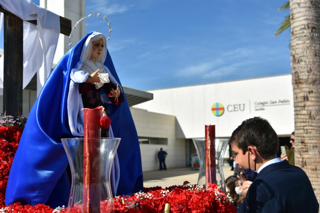1 DSC 3686 &bull; El Colegio CEU San Pablo Sevilla celebra su tradicional procesión en este Viernes de Dolores