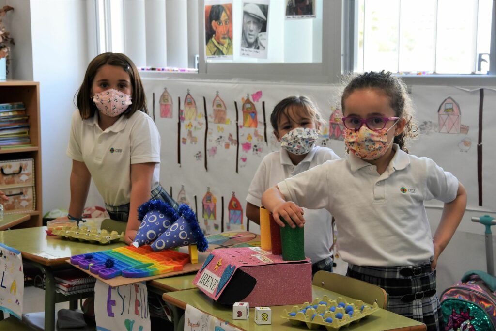 1 DSC 3775 &bull; Los alumnos de Educación Primaria del Colegio CEU San Pablo Sevilla participan en la I Feria Matemática del centro