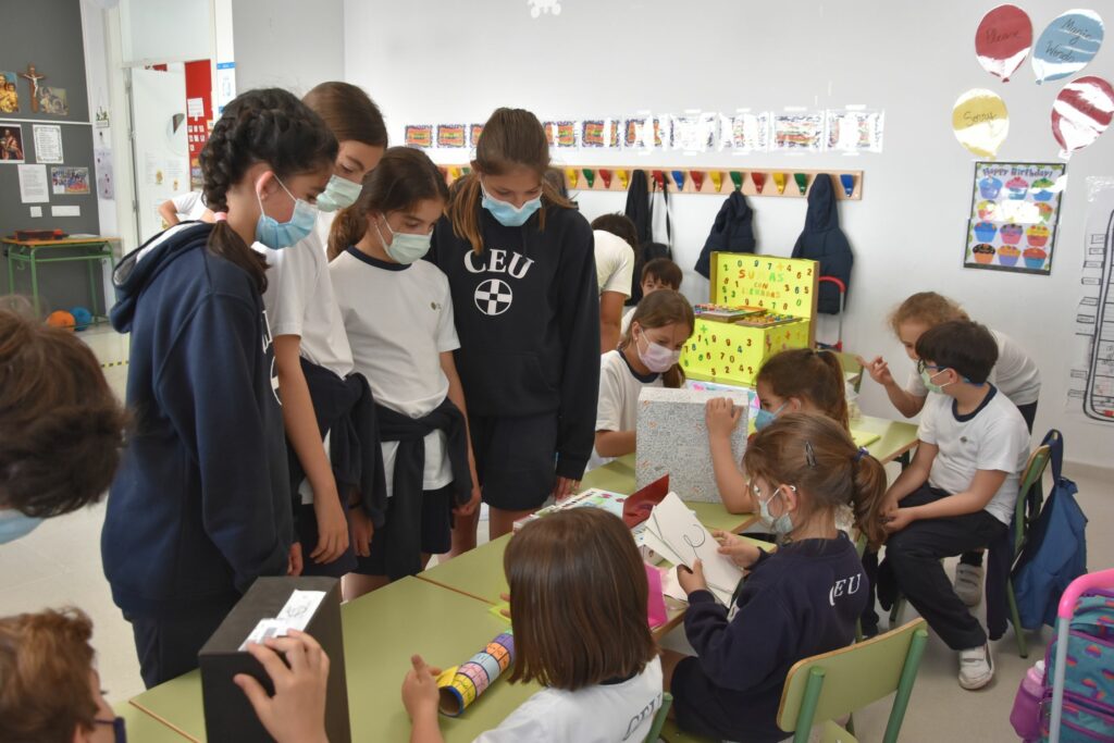 1 DSC 3779 &bull; Los alumnos de Educación Primaria del Colegio CEU San Pablo Sevilla participan en la I Feria Matemática del centro