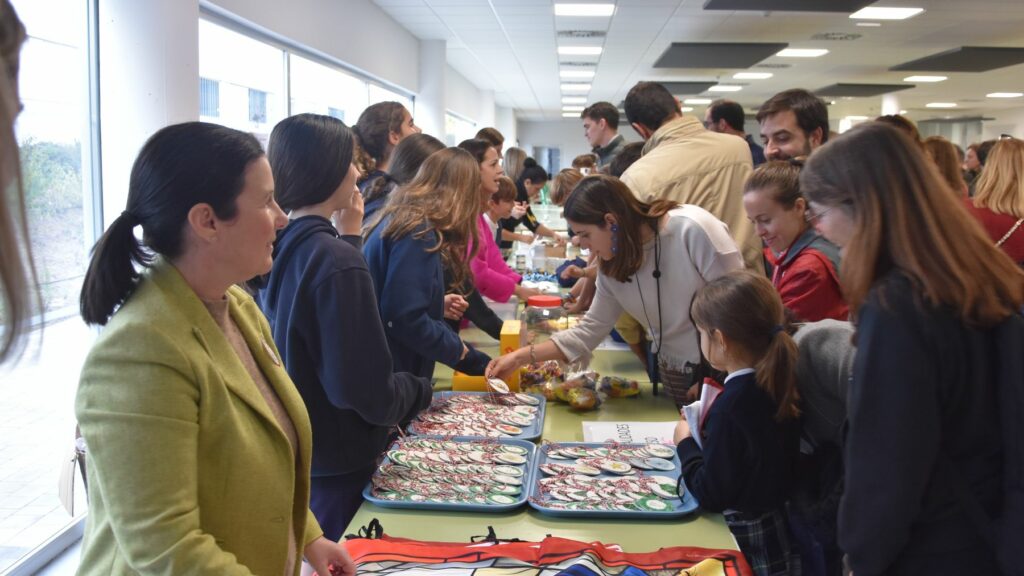 1 DSC 3915 &bull; El Colegio CEU San Pablo Sevilla celebra un mercadillo solidario con productos navideños