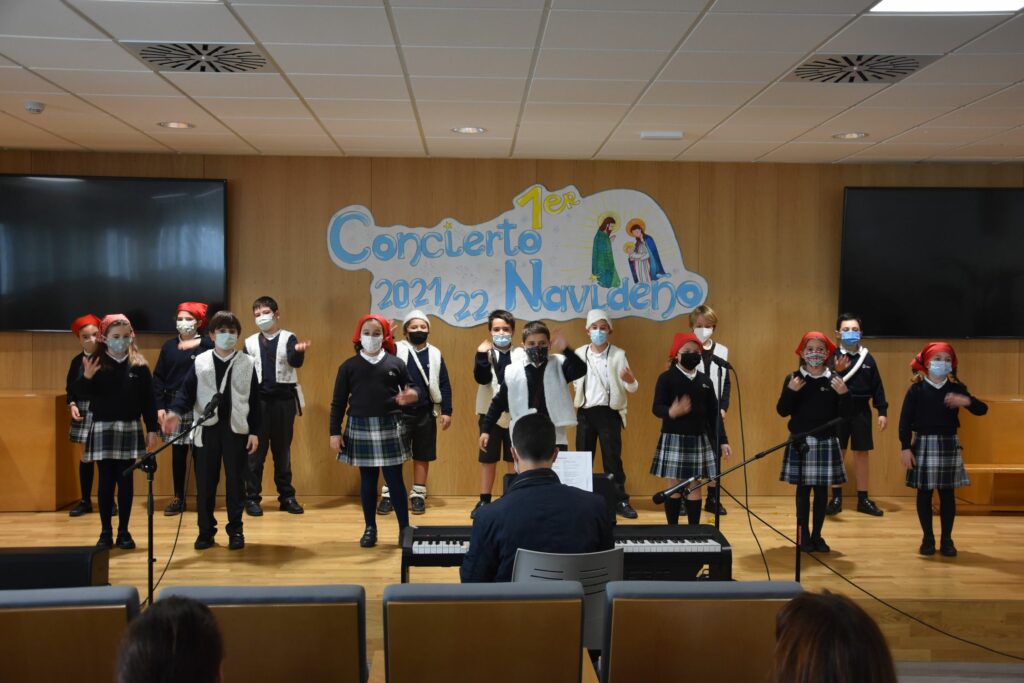 1 DSC 3961 &bull; Alumnos de Educación Primaria del Colegio CEU San Pablo Sevilla participan en el tradicional Certamen de Villancicos