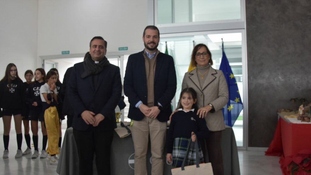 1 DSC 5341 elena • CEU Andalucía entrega los premios del Concurso de Microrrelatos y Dibuja la Navidad 2022