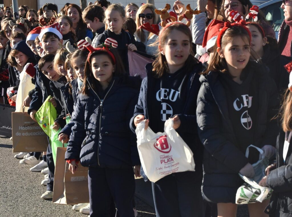 1 DSC 5740 &bull; El Colegio CEU San Pablo Sevilla recibe un año más al Cartero Real