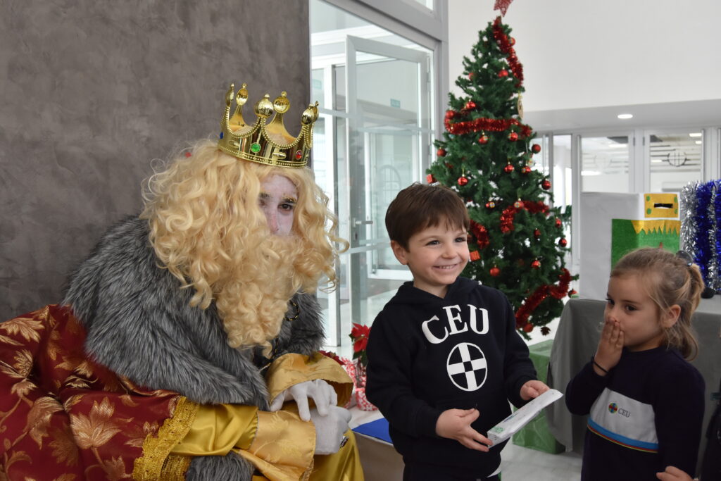 1 DSC 5940 &bull; El Colegio CEU San Pablo Sevilla recibe un año más al Cartero Real