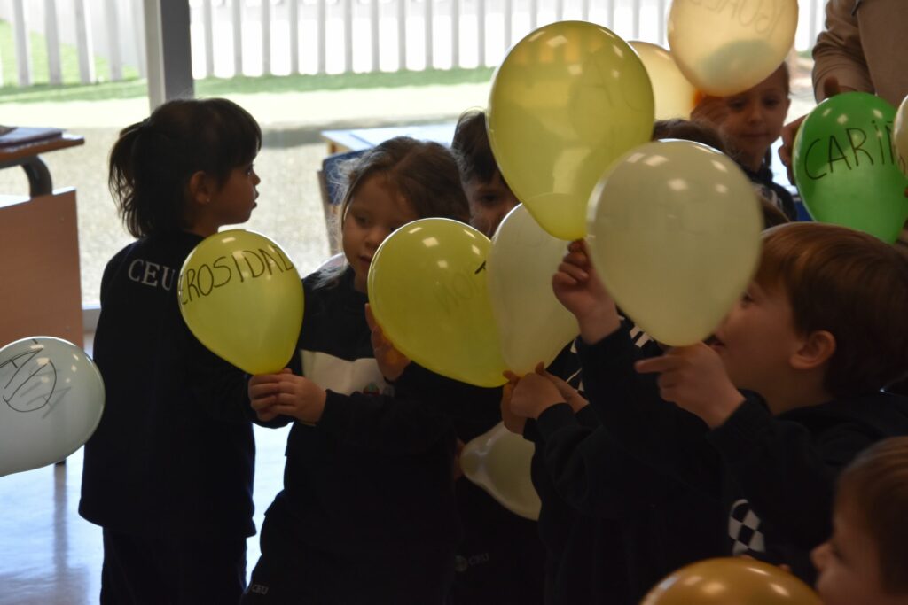 1 DSC 6408 &bull; Alumnos del Centro de Estudios Profesionales CEU participan en diversas actividades deportivas en el Colegio CEU San Pablo Sevilla