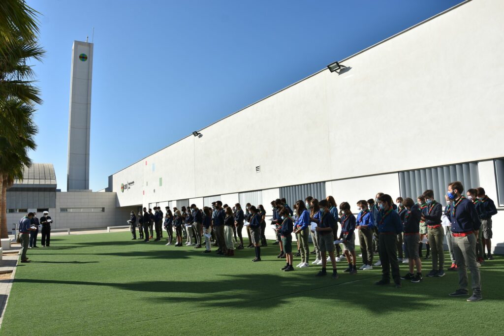 1 DSC 6471 &bull; Visita del Comandante Naval de Sevilla, Javier Albert Pérez, al Colegio CEU San Pablo Sevilla para conocer el grupo Scout del Mar del centro