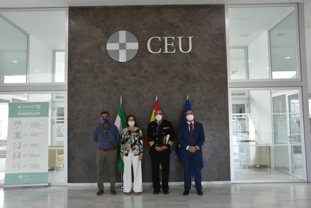 1 DSC 6475 &bull; Visita del Comandante Naval de Sevilla, Javier Albert Pérez, al Colegio CEU San Pablo Sevilla para conocer el grupo Scout del Mar del centro